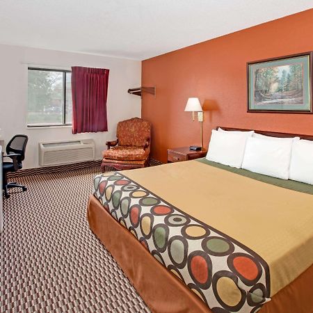 Super 8 By Wyndham Crystal Lake Exterior foto