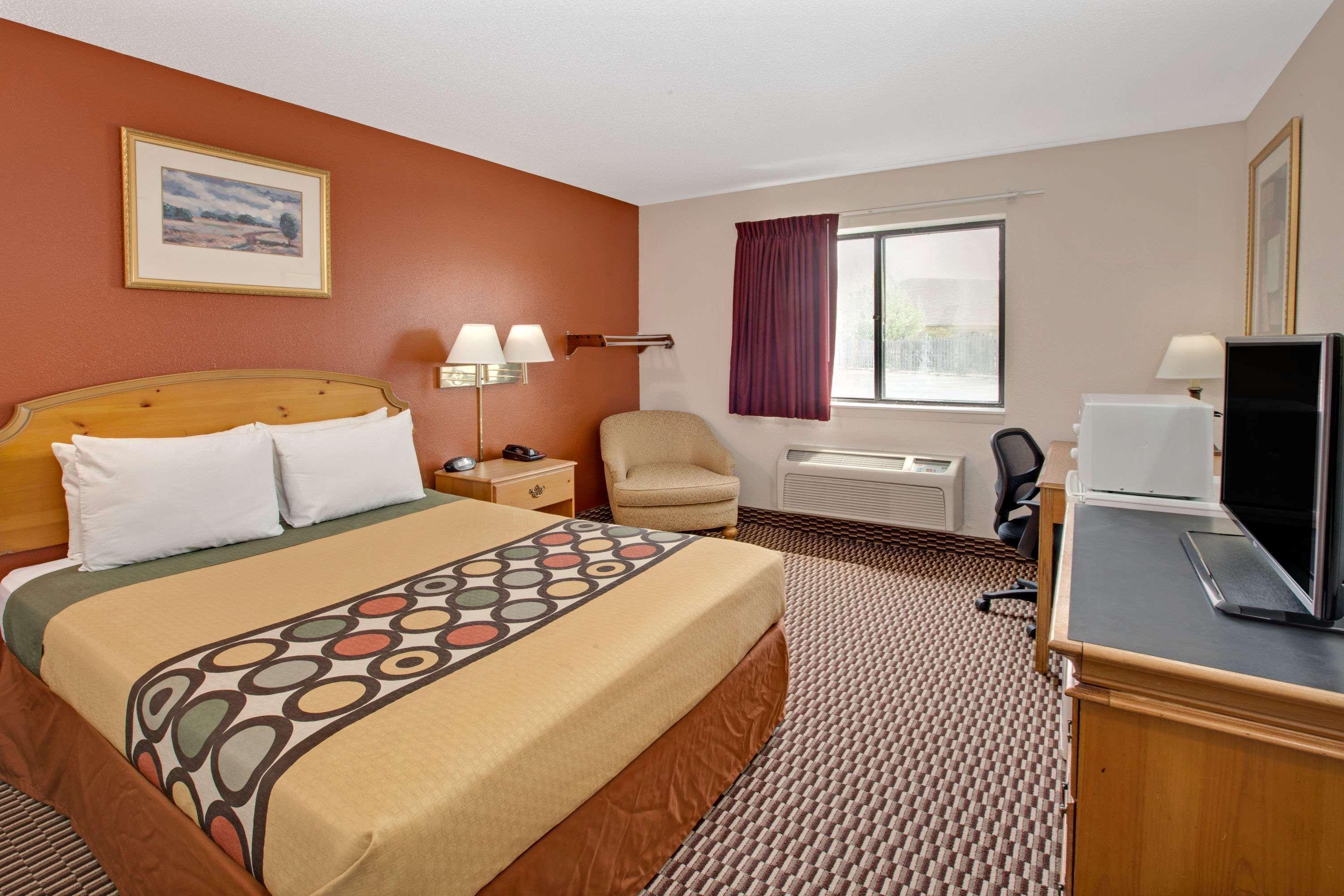 Super 8 By Wyndham Crystal Lake Exterior foto