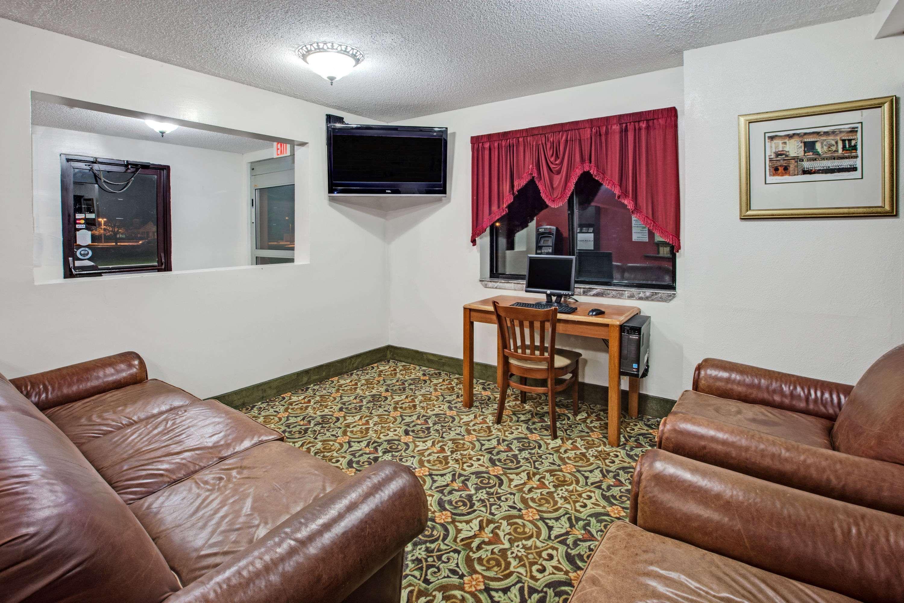 Super 8 By Wyndham Crystal Lake Exterior foto
