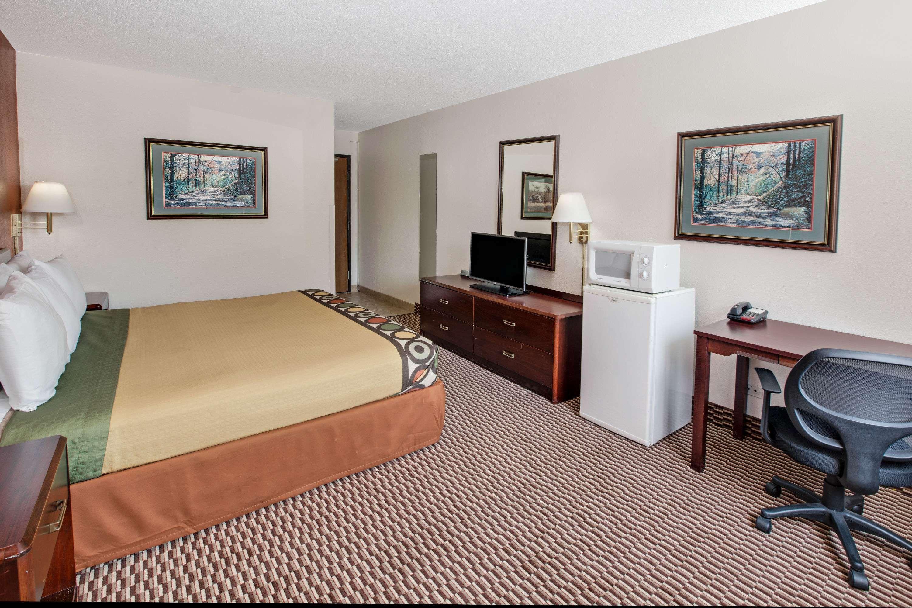 Super 8 By Wyndham Crystal Lake Exterior foto