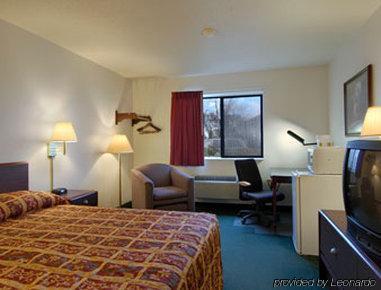 Super 8 By Wyndham Crystal Lake Quarto foto