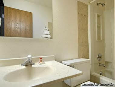 Super 8 By Wyndham Crystal Lake Exterior foto